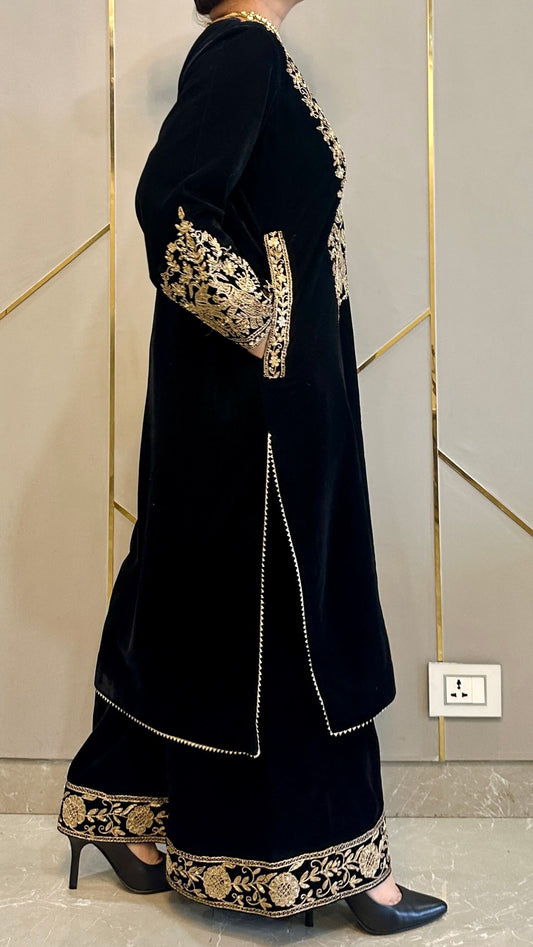Black Velvet Baroque Kurta Set with Potli