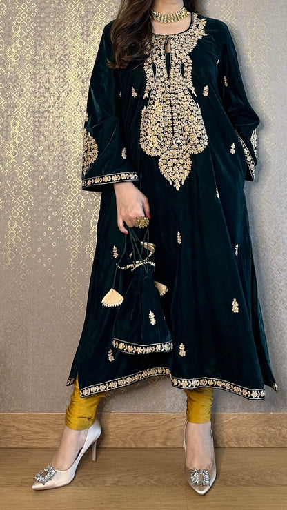 Bottle Green Paisley Velvet Kashmiri-Phiran Kurta with Churidar and Matching Potli