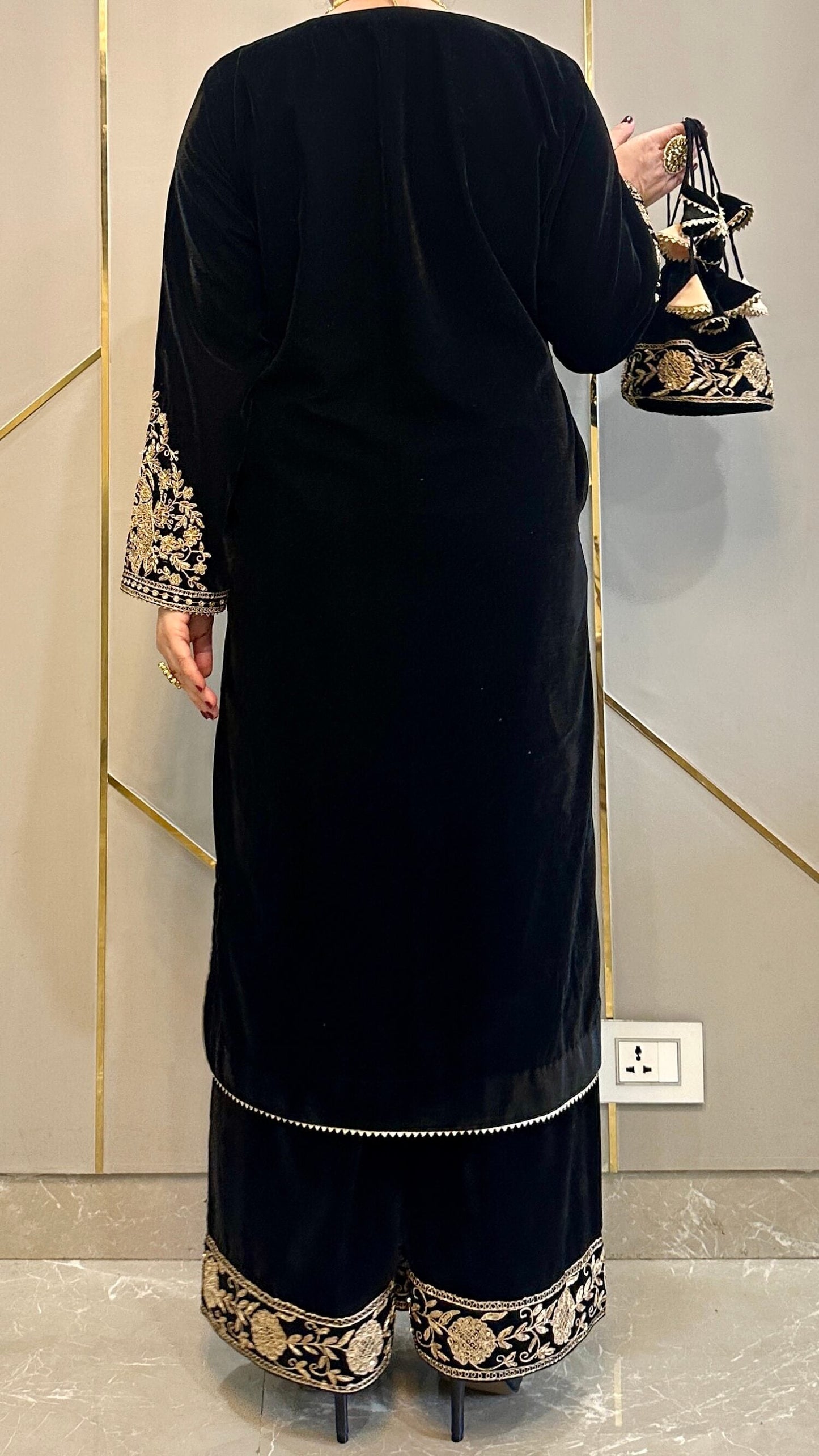 Black Velvet Baroque Kurta Set with Potli