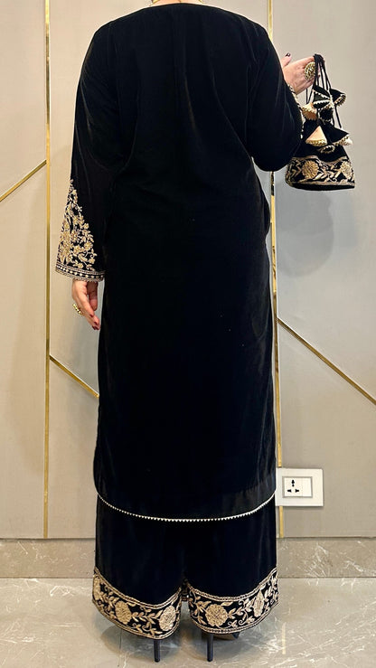 Black Velvet Baroque Kurta Set with Potli