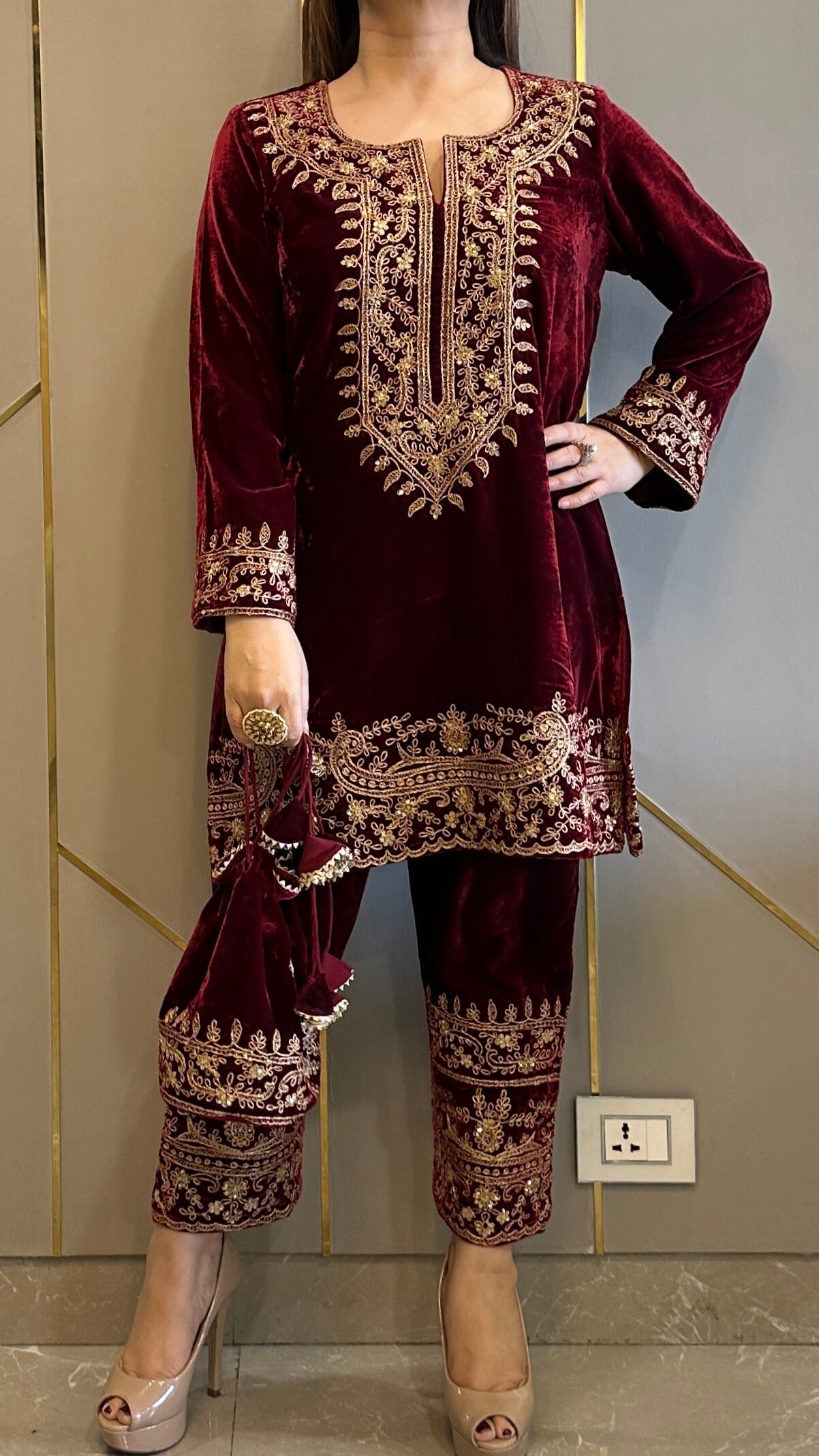 Maroon Velvet Haniya Hand Embroidered Co-ord